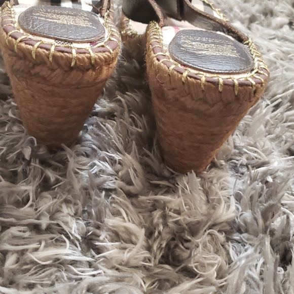 SALE⚡️BURBERRY LEATHER PLATFORM SANDALS SZ 39👇 - Picture 5 of 9